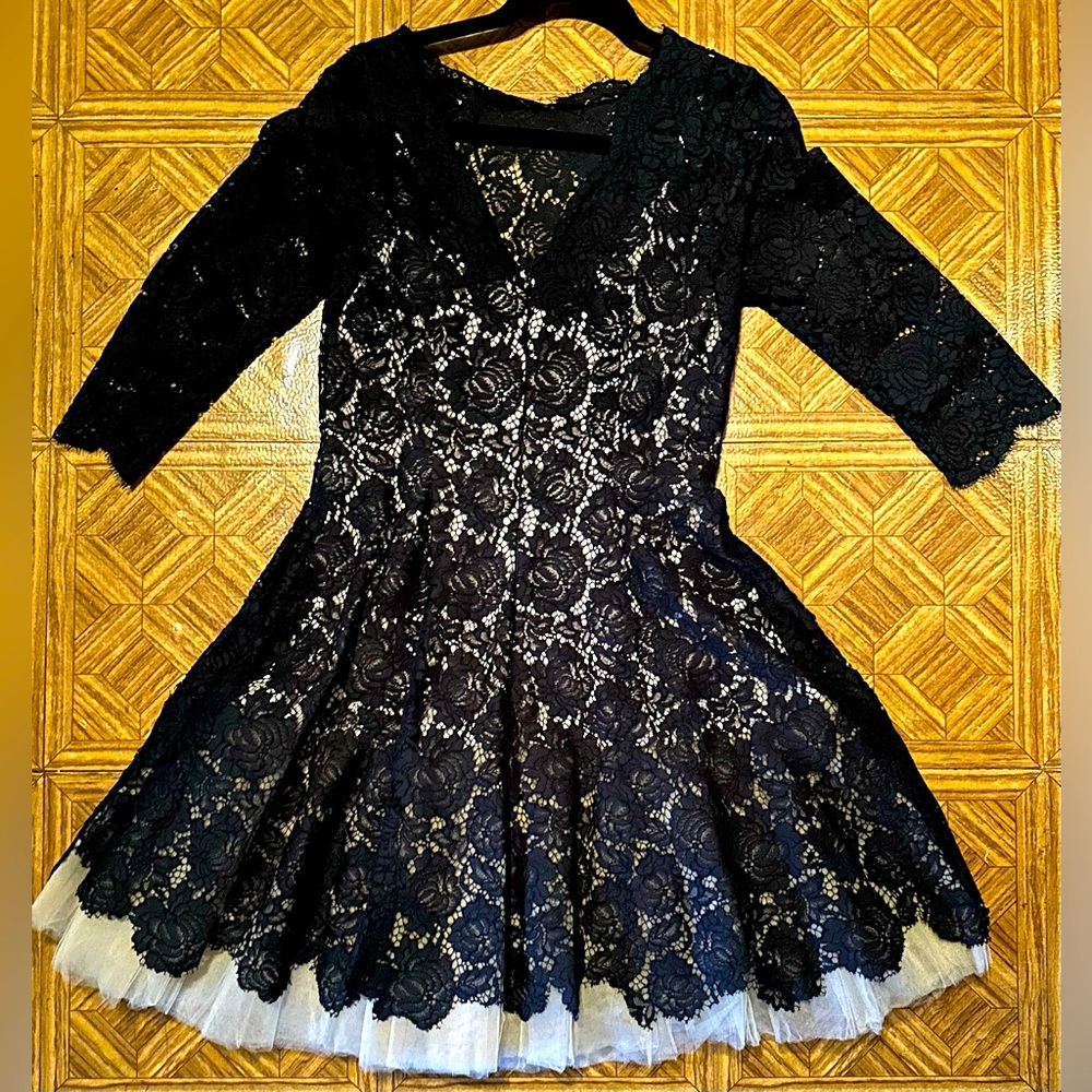 NHA KHANA Black Lace 3/4 Sleeve Cocktail Dress w/Blush Tulle Underlay. Size 10 - Picture 2 of 3
